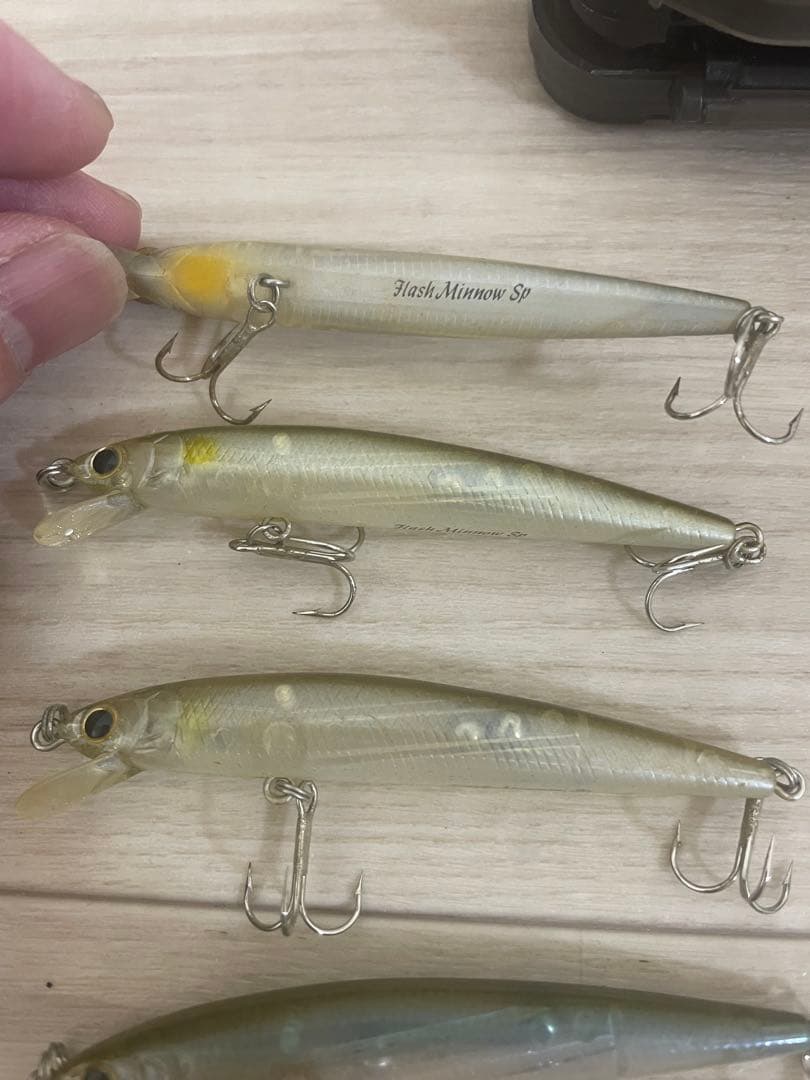 フラッシュミノー13個、インスパイアミノー1個 他15個セット　収納ケース付