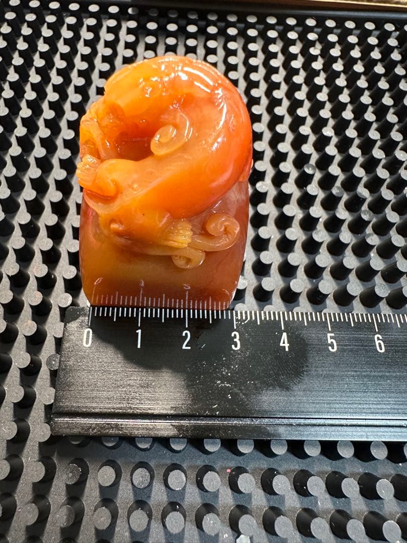 ラオス石　田黄　瑞獣衔芝　巧色　高級印材　箱付き　篆刻　書道　落款　雅号