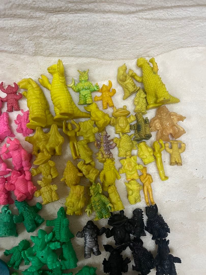 り*︎様 当時物のウルトラマン消しピンです。 全く知識がない為まとめ売りにさせて