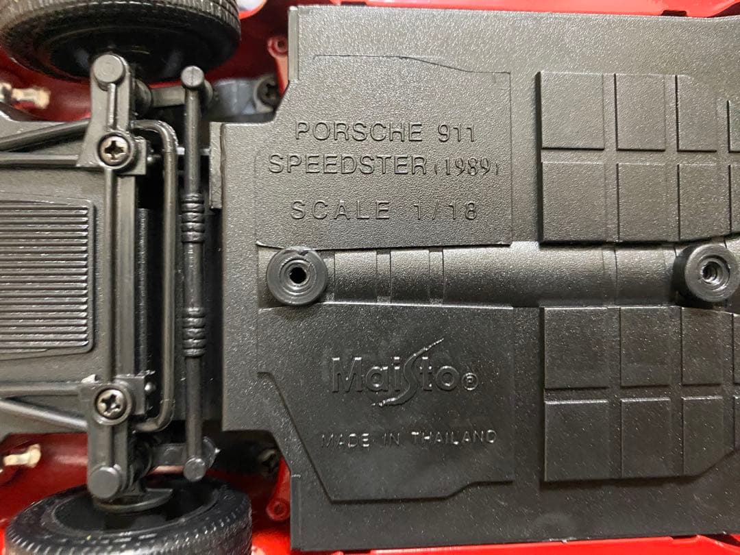 ミニカー Maisto PORSCHE 911 SPEEDSTER(1989) 1/18