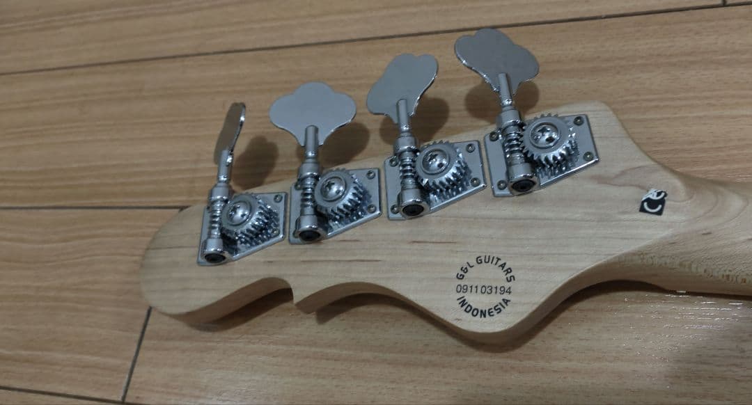 G&L L-2000 Tribute Series エレキベース