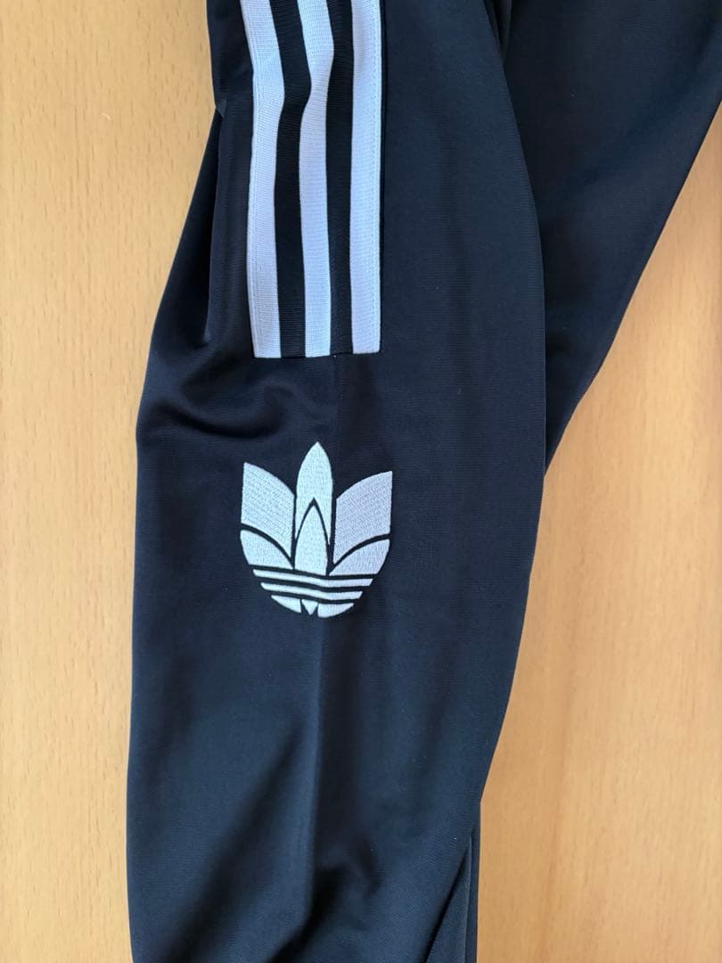 新品未使用　アディダス　メンズ　パンツ　ＸＬ ブラック