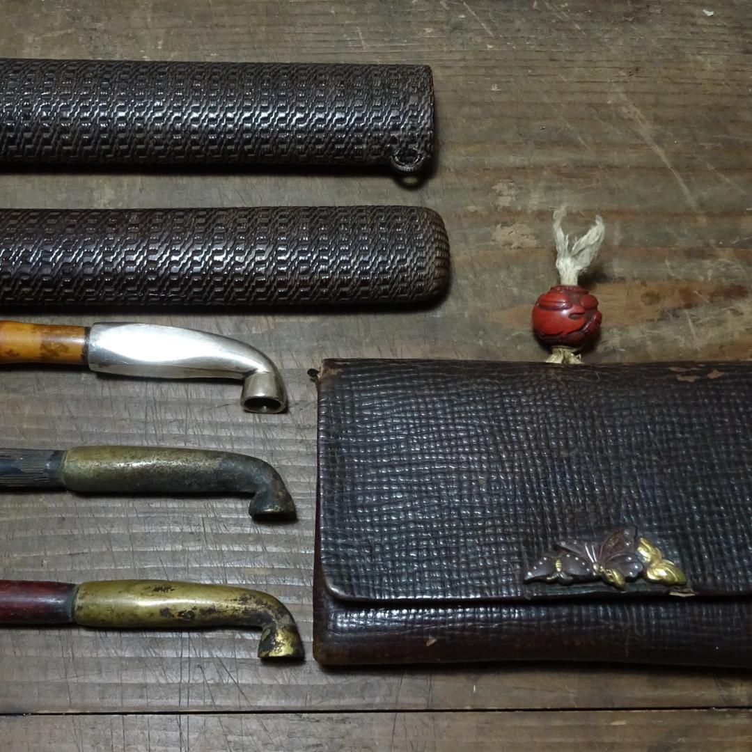 古い 煙草入れ+煙管入れ+煙管３つ　　　蝶の前金具　根付