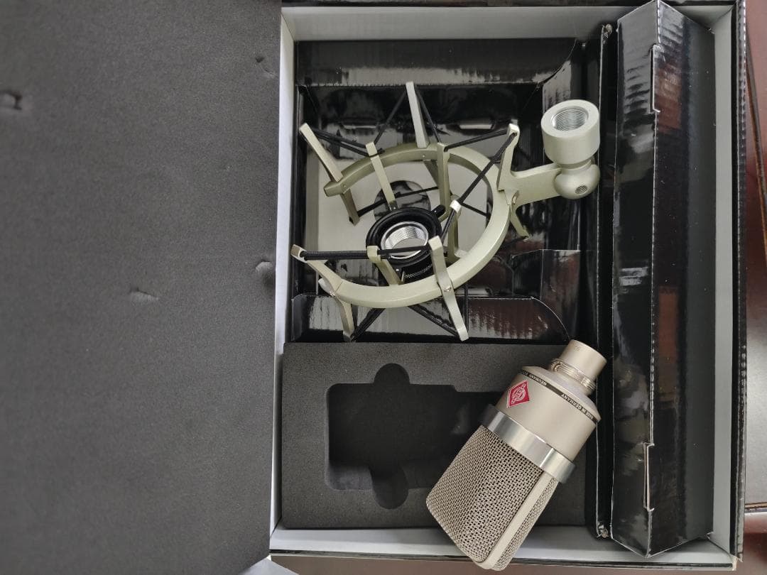 NEUMANN TLM102コンデンサーマイク シルバー ショックマウント付