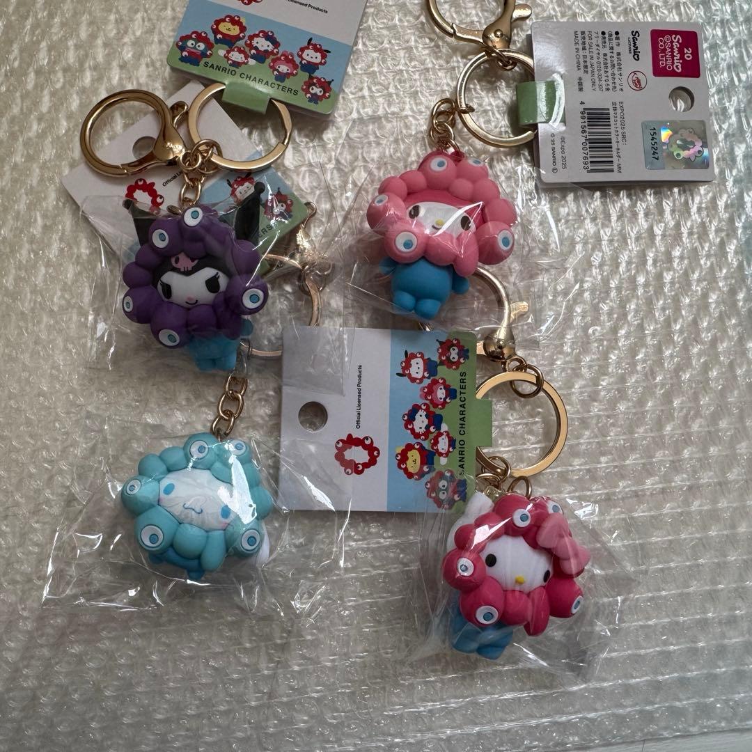 ミャクミャク　サンリオ　なりきり　キーホルダー
