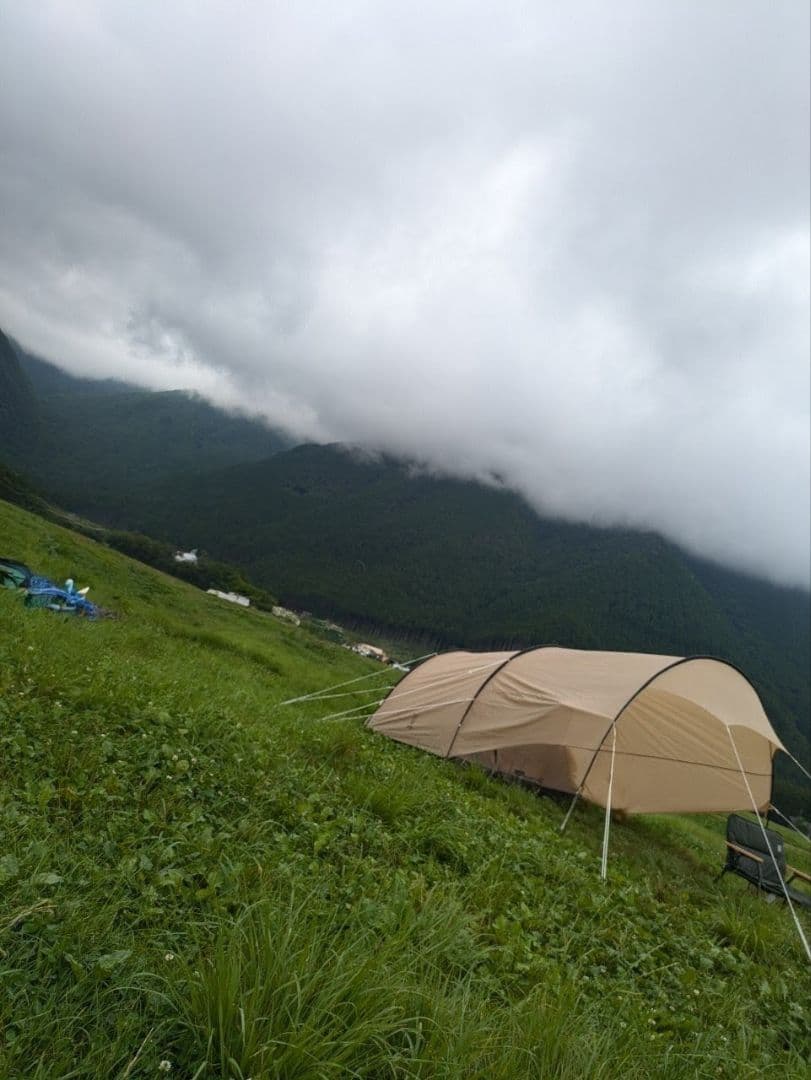 ベージュ タン　ドーム型 キャンプテント カマボコテントスラッシュ