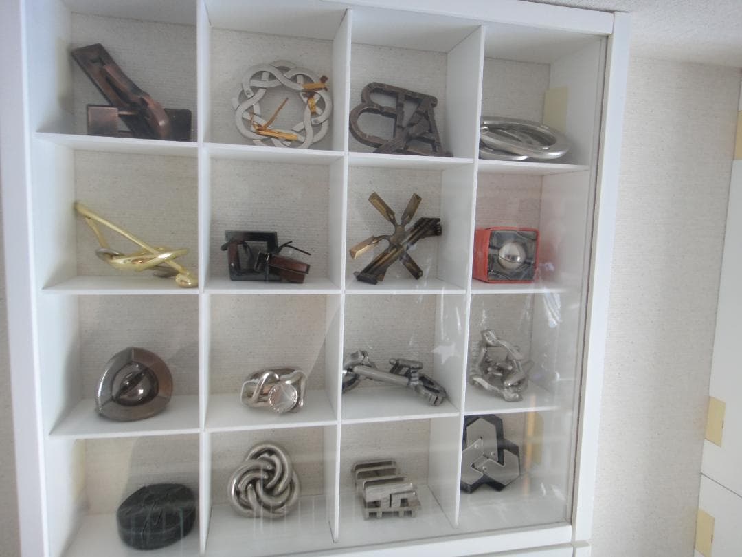 ハナヤマ キャストパズル・はずる 85点 ＋ 他10点　壁固定ショーケース付き