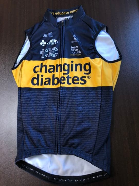 【選手支給品】 team novo nordisk サーマルベストSサイズ