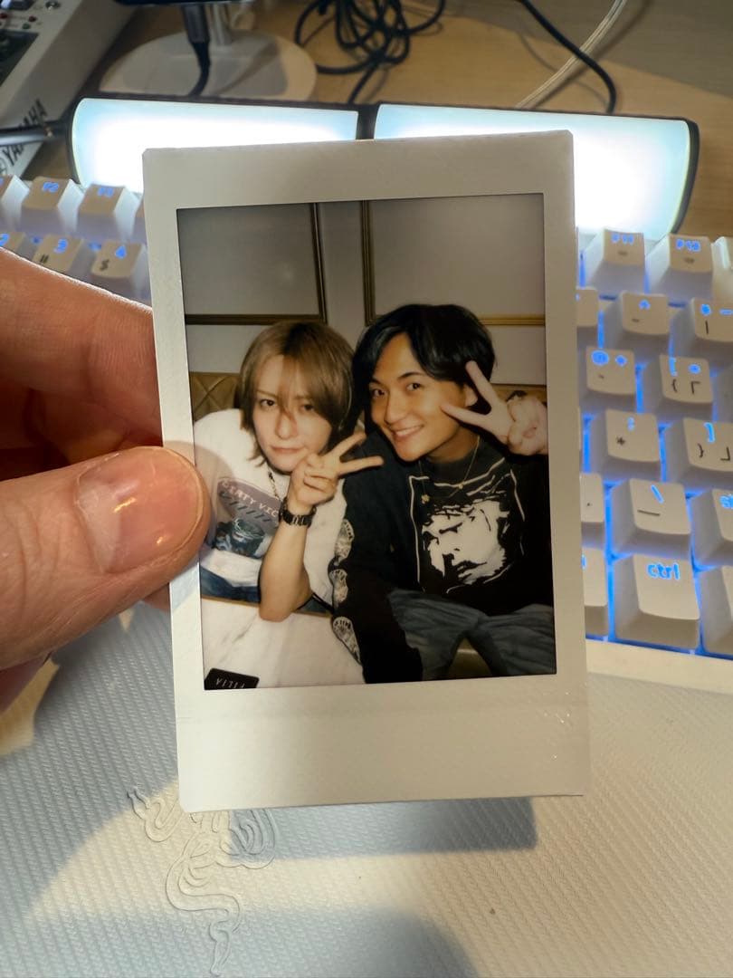 シ*ル様 やるきげんきだいきと光のチェキ