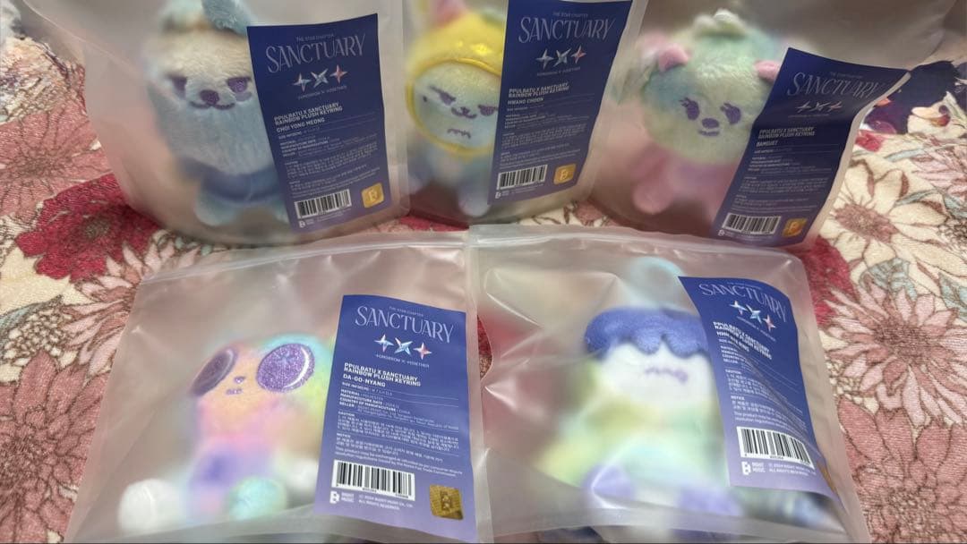 アイドル PPULBATU X SANCTUARY RAINBOWPLUSHKEYRING