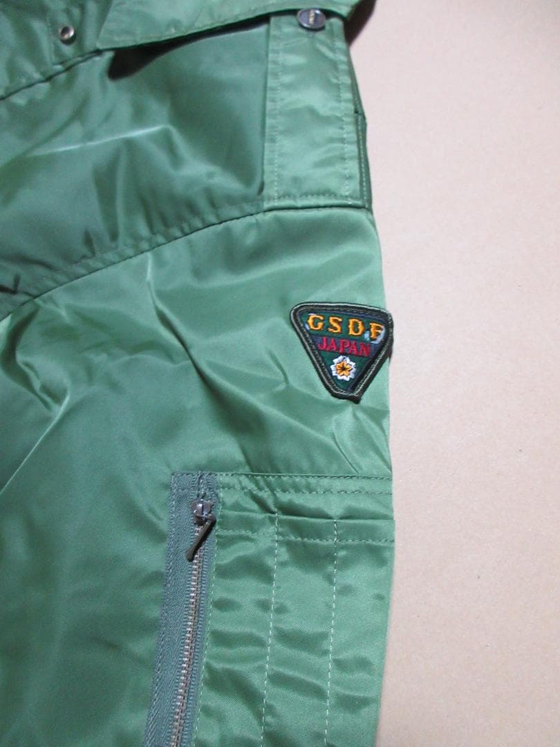 ２号：陸上自衛隊のジャンパー（Ｍ～Ｌサイズ）