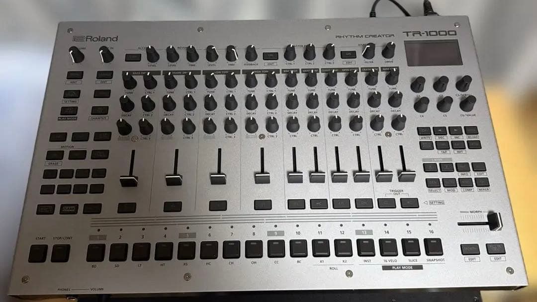 【翌日発送】（美品）Roland TR-1000 ドラムマシン