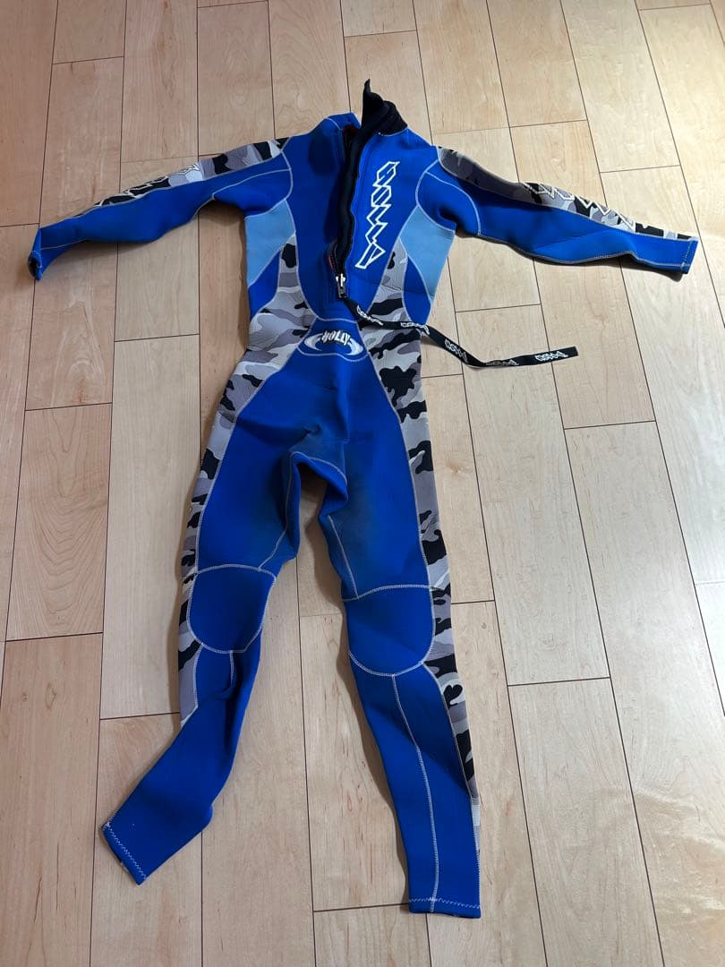 HOLLYフルウェットスーツ 青と迷彩