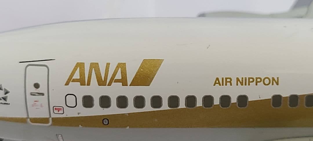 B737-700 ANA ゴールドジェット JA01AN
