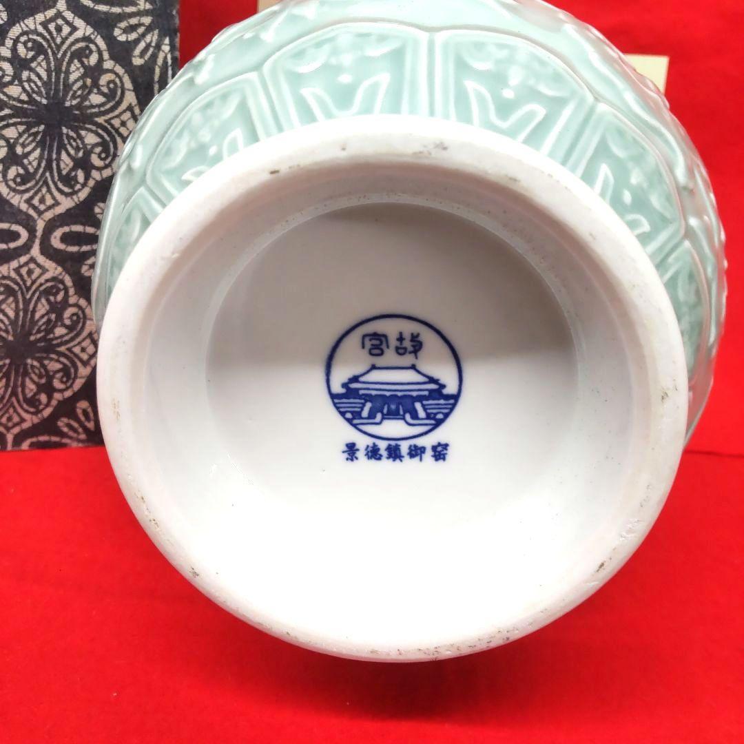 北京故宮博物院☆秘蔵　青釉龍鳳紋蓮弁瓶　景徳鎮御窯　共箱　証明書付