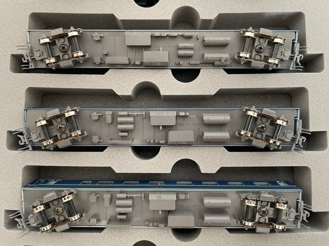 EF５８機関車　20系寝台客車増結　KATO。