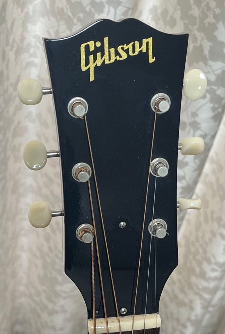 新品同様 Gibson J-50 2022年 ケース付き