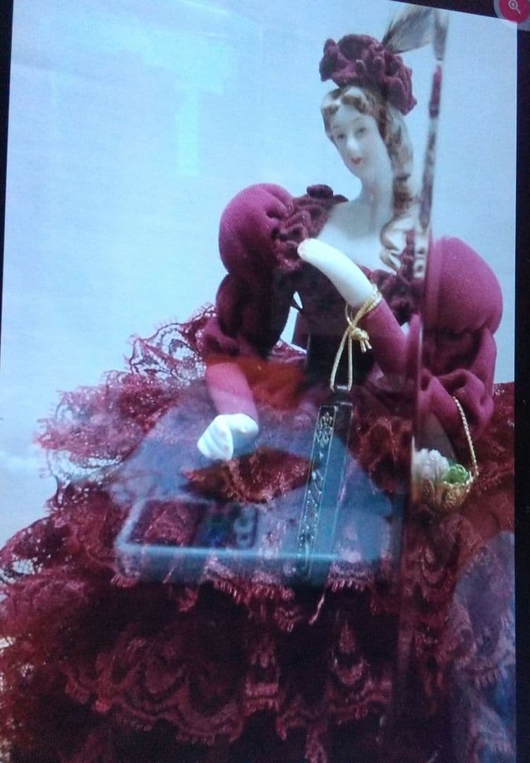 #昭和レトロワインレッドリボンドレス立体オブジェ人形