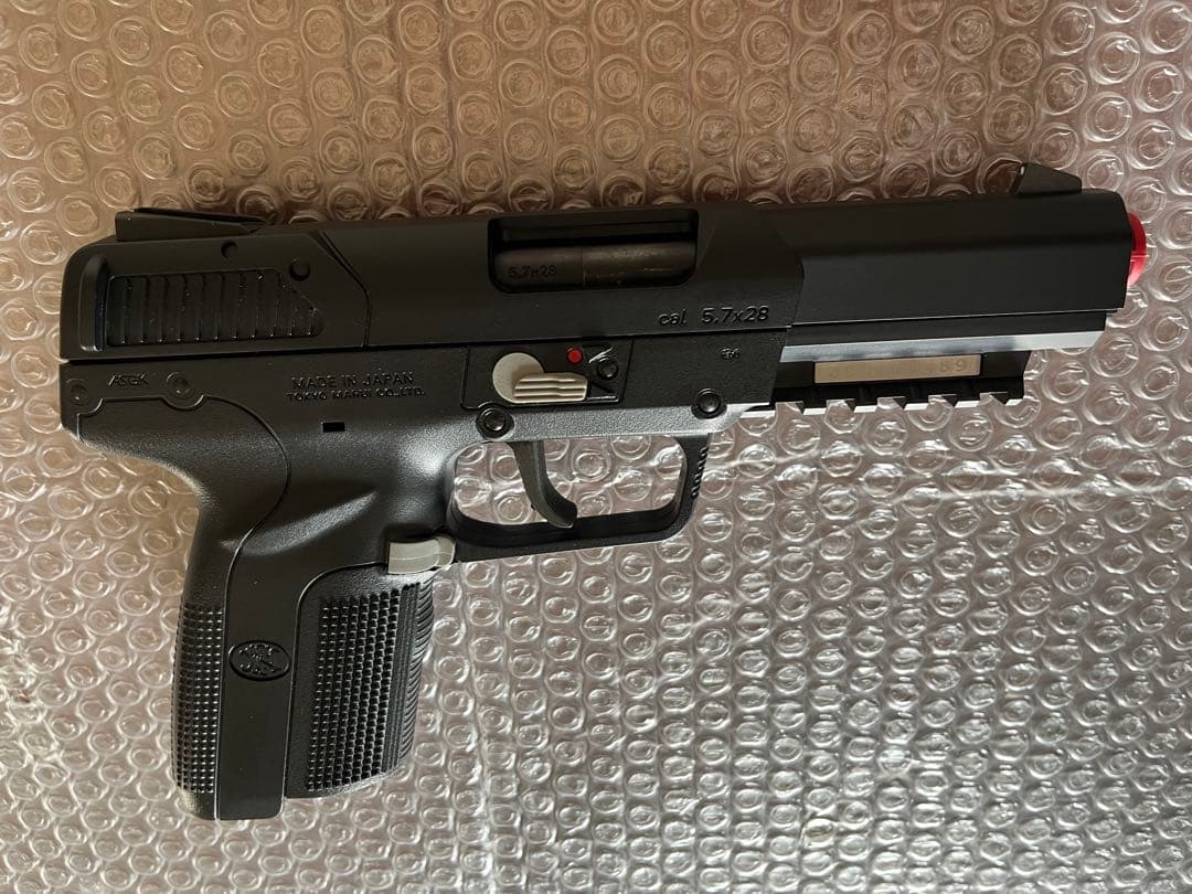 東京マルイ　FN5-7 ファイブセブン　ガスブローバック　純正ガンパワーガス付き