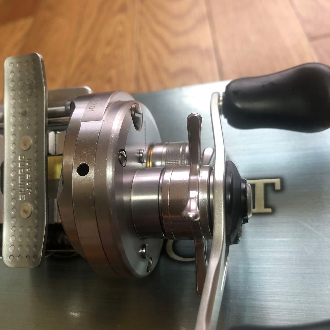 シマノ カルカッタコンクエスト50dc右ハンドル