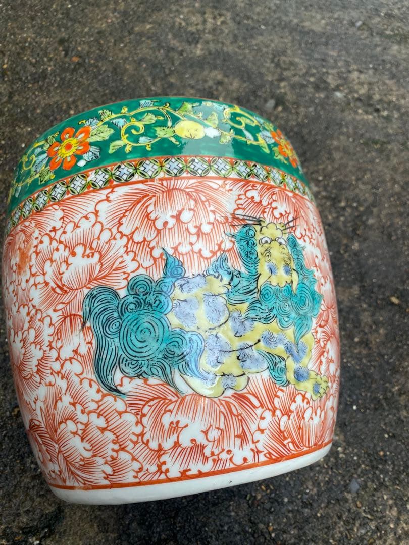 獅子の絵柄 陶器 植木鉢カバー