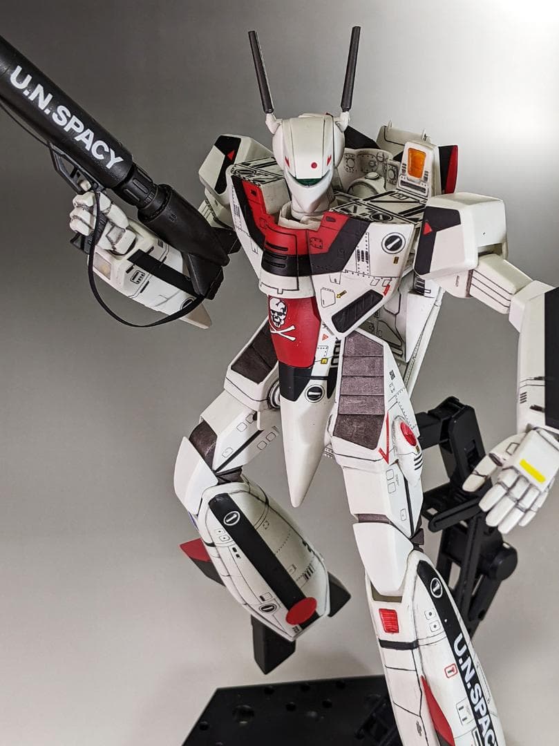 プラモデル　ハセガワ　1/72 VF-1S バトロイドバルキリー　組立塗装済