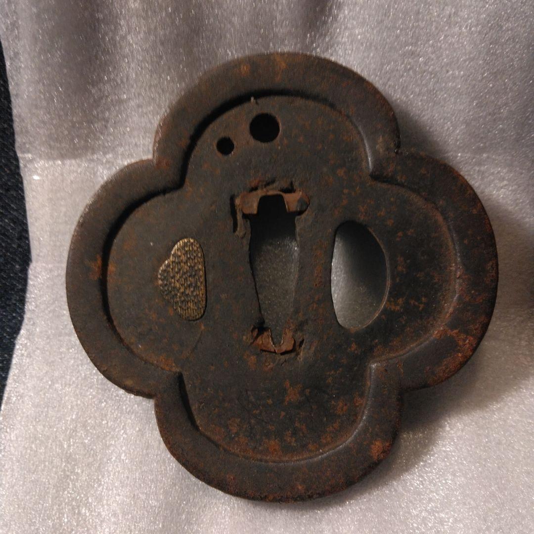 古い刀の花形 鉄製 鍔(つば) 骨董　刀　文鎮