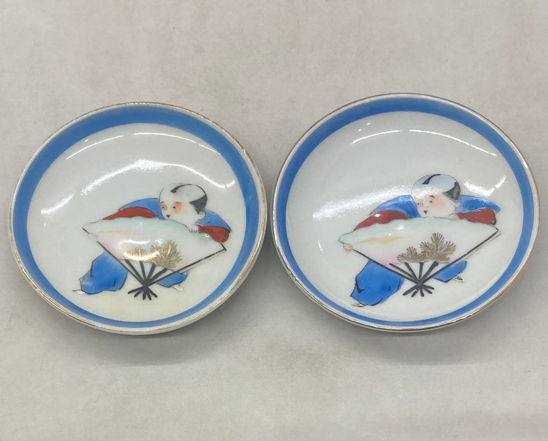 B556b 福助に扇 小皿　2枚組　図変り　縁起物　骨董　手描き