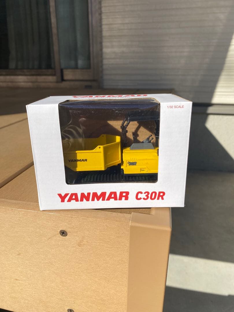YANMAR C30R ミニカー 1/32スケール