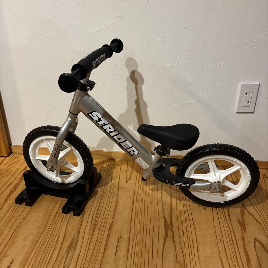 STRIDER Proバランスバイク シルバー