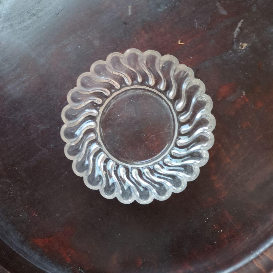 フリルガラス皿 木箱付き 直径約12cm　江戸硝子　捻縁　皿　骨董品　古美術