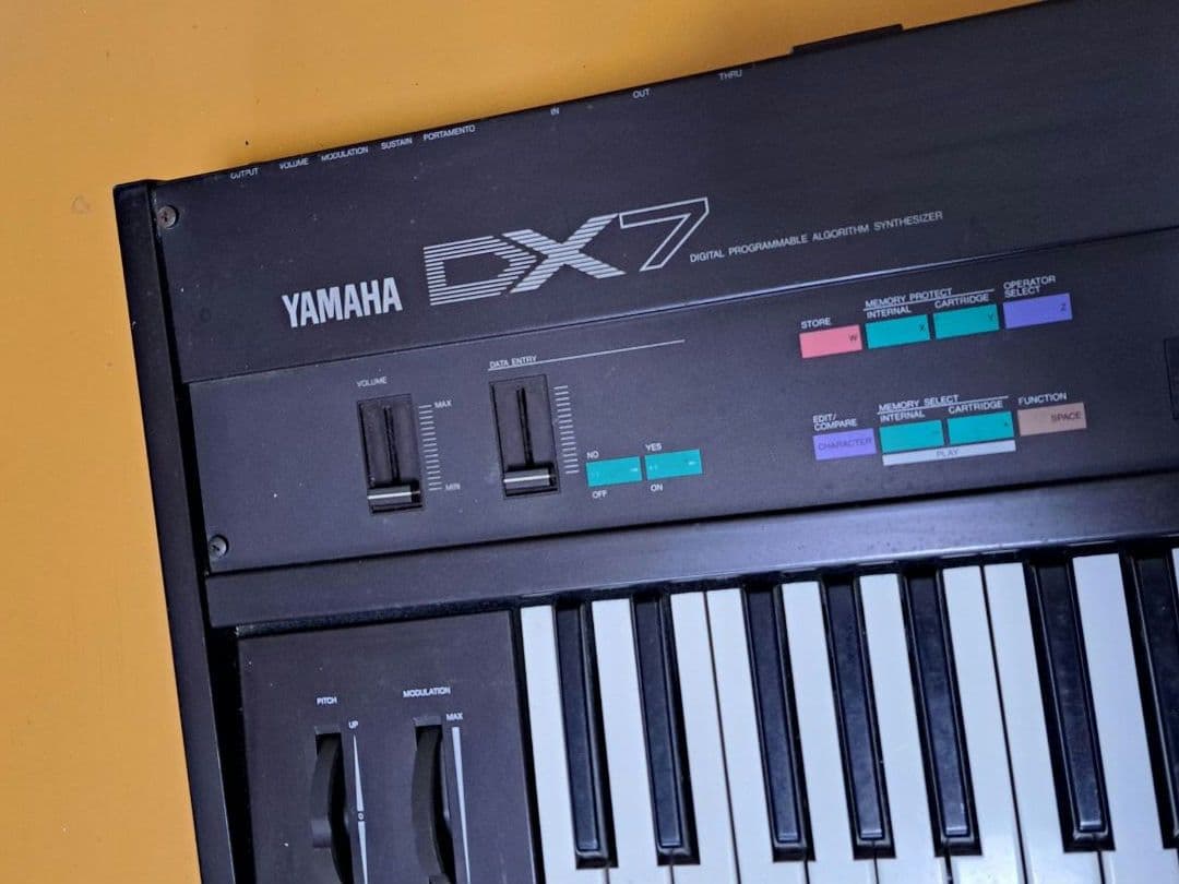 【歴史的名機】YAMAHA DX7 シンセサイザー