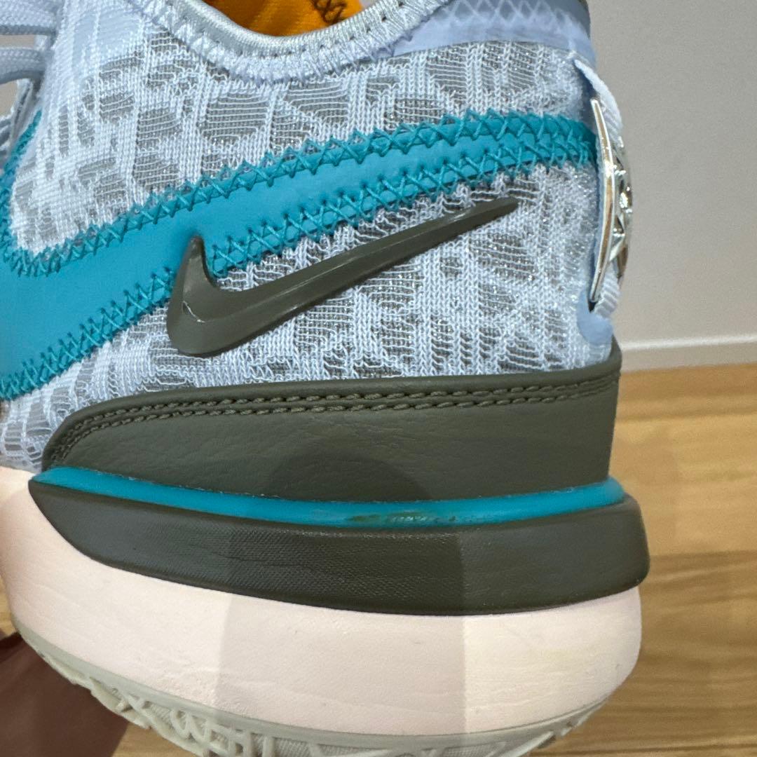 Nike LBJ バスケットボールシューズ