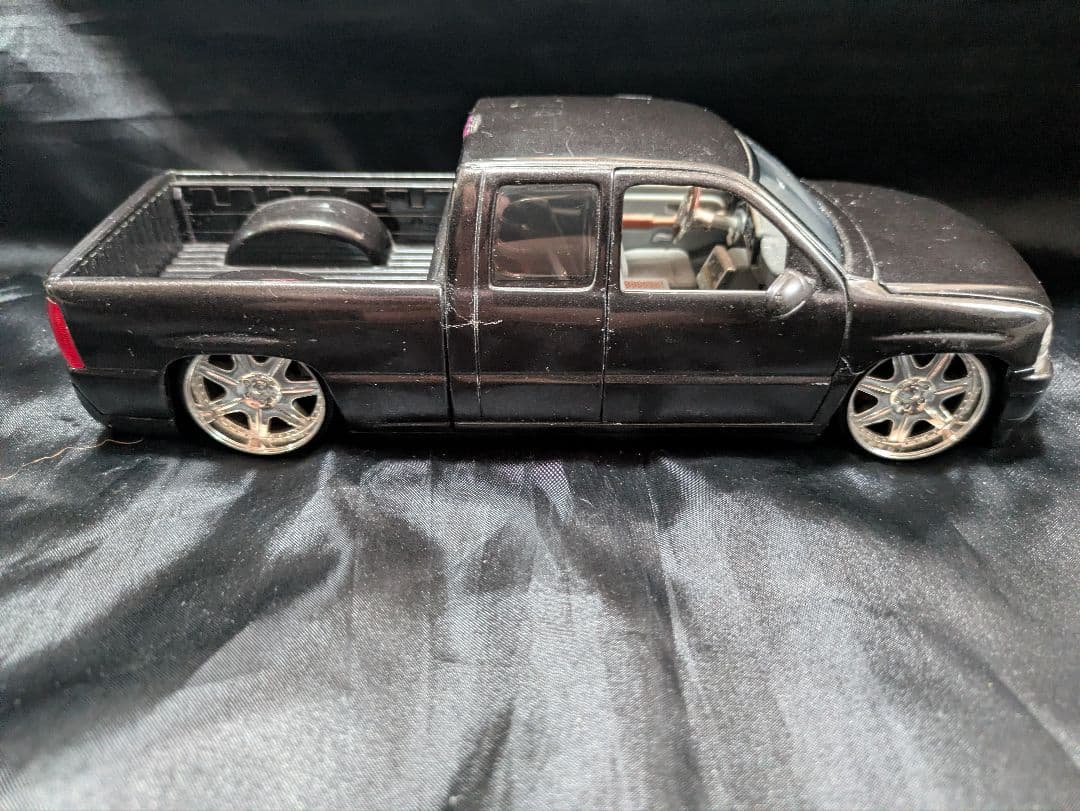 jada 2002 シボレー シルバラード　1/24 DUB CITY