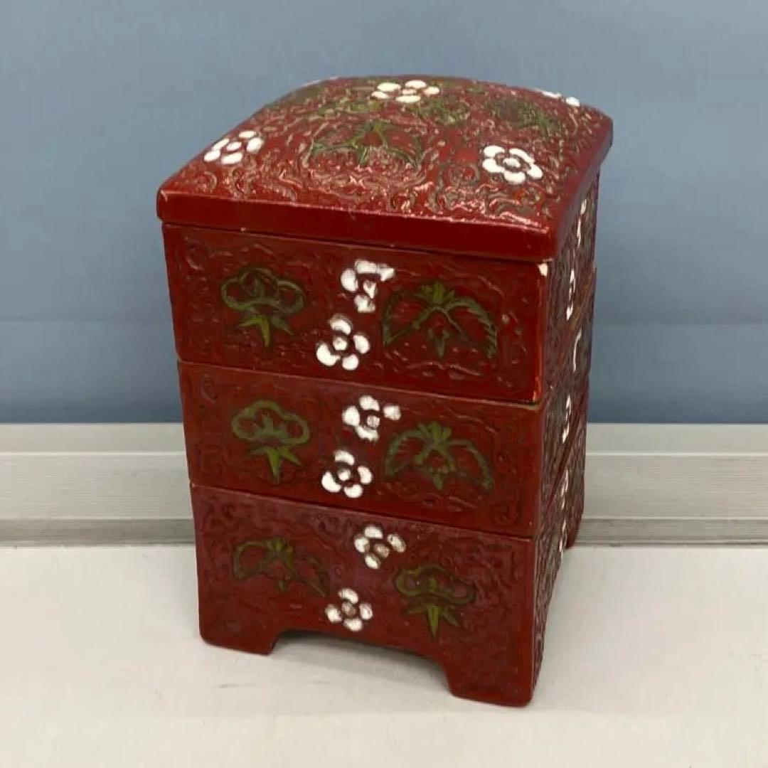 D-4 松竹梅 縁起物 三段重 朱塗り 陶器製 菓子器 重箱 小重 昭和レトロ