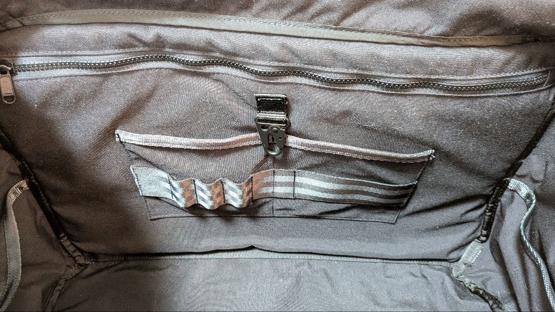 旅行かばん・小分けバッグ DEFY BAGS The Rover Backpack