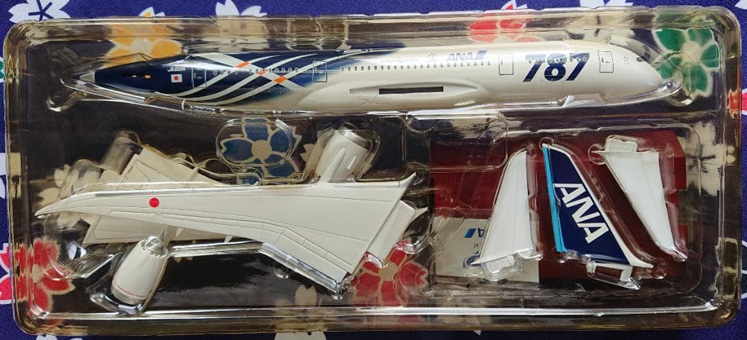 ANA BOEING-787 初号機就航記念 鯖塗装機 1/200モデルプレーン