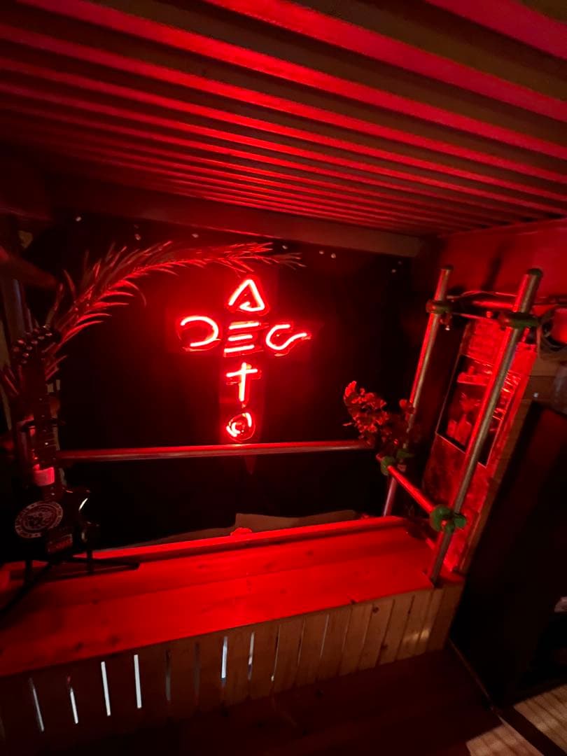 ADCTOモニュメントネオンアート