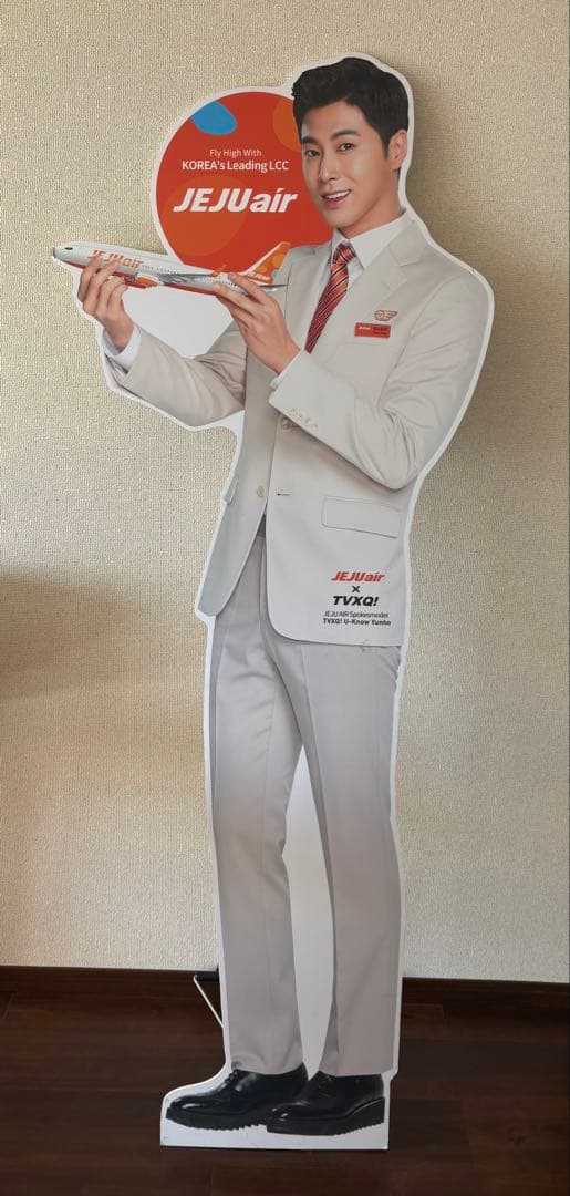 公式　チェジュ航空　東方神起　TVXQ! ユノ 等身大パネル　スタンド付き