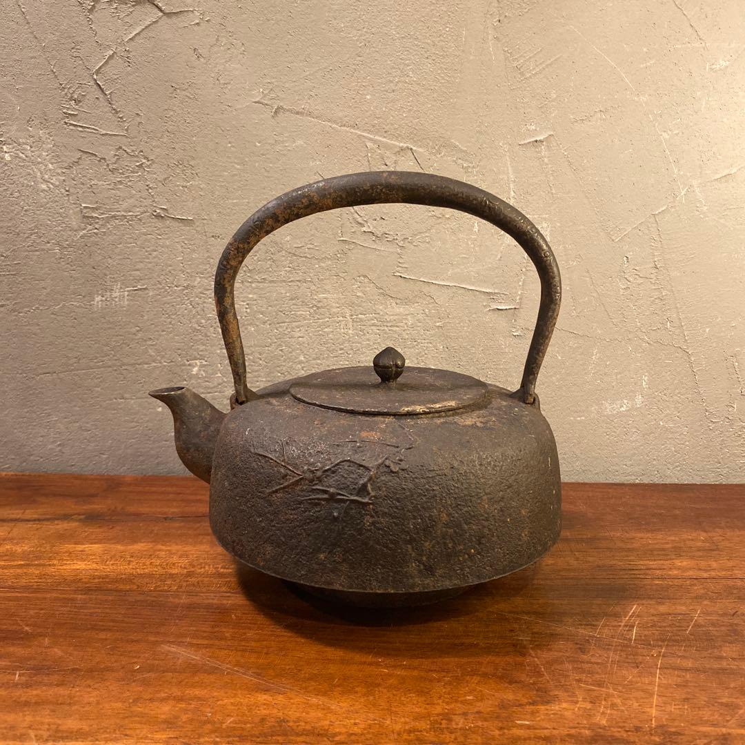 時代物 鉄瓶 梅柄 彫刻 鋳物 南部鉄器 骨董品 急須 古美術品