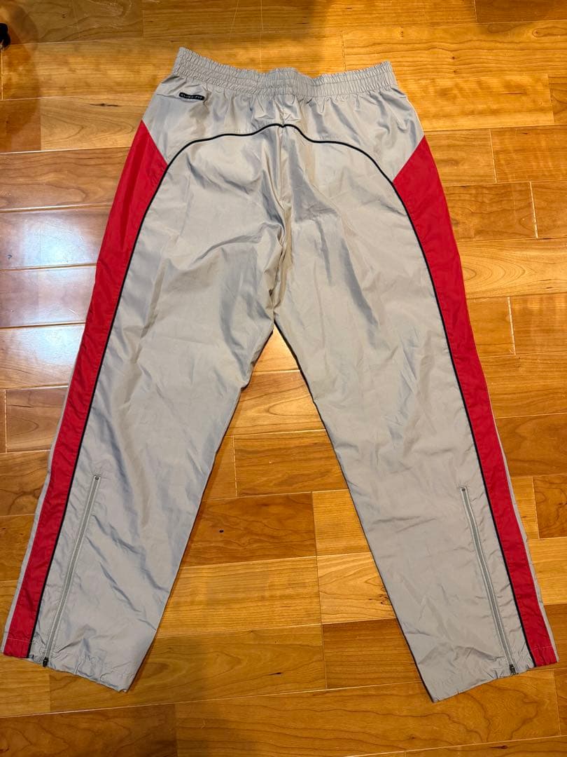 新品同様　サッカー　ナイキ　NIKEナイロン ピステ 上下セット　Lサイズ