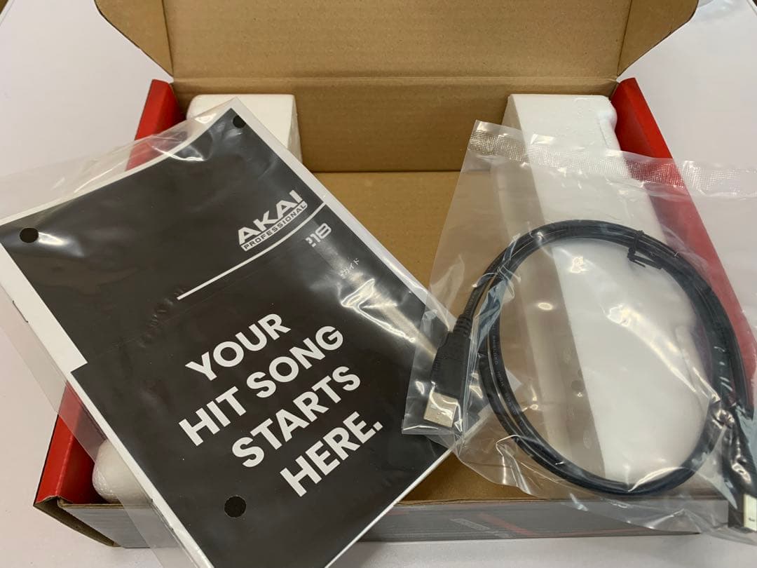 AKAI MPD218 MIDIパッドコントローラー