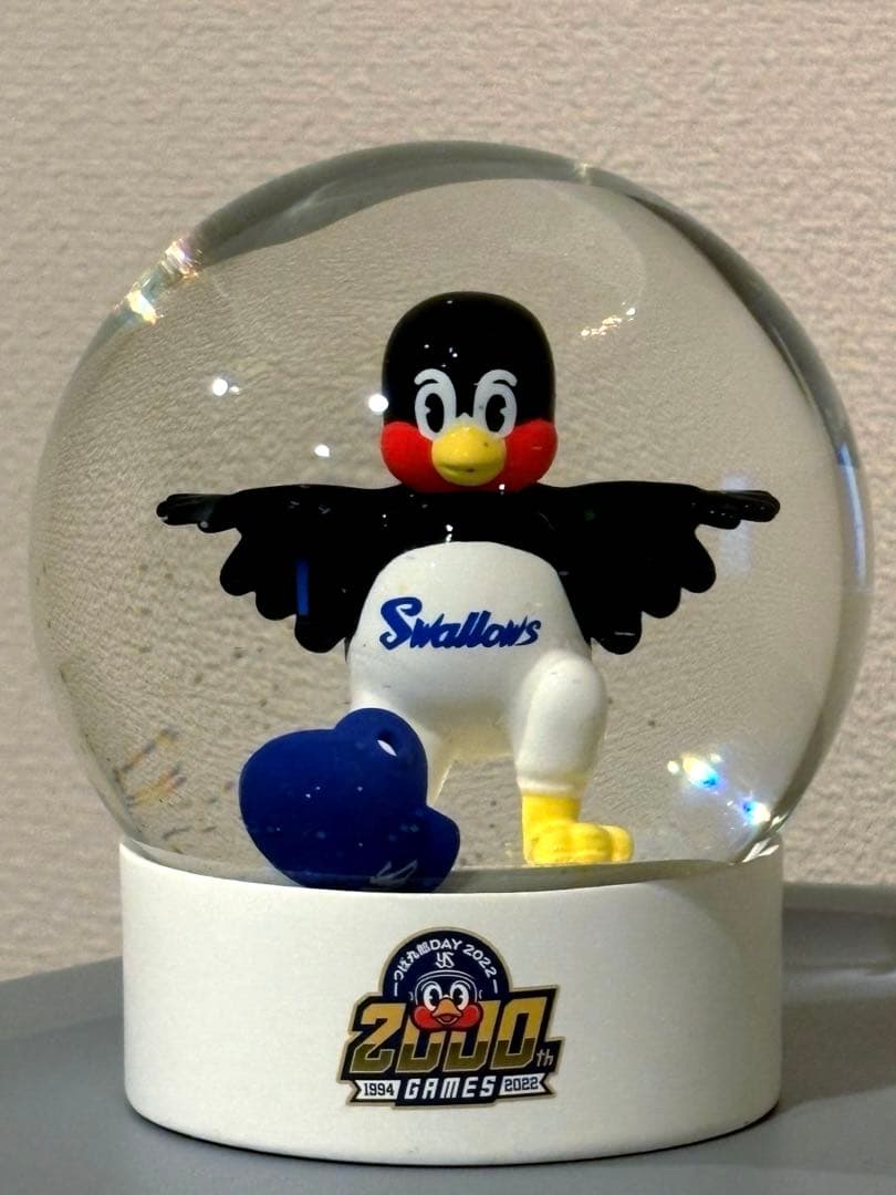 つば九郎2000試合出場達成記念スノードーム