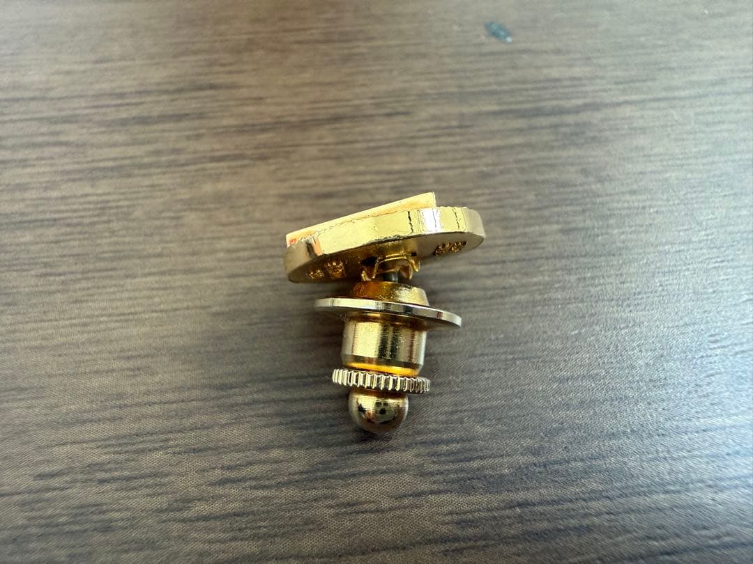 トヨタ1,000台 メーカー表彰 社章 ピンズ バッヂ 金色メッキ製 1993年