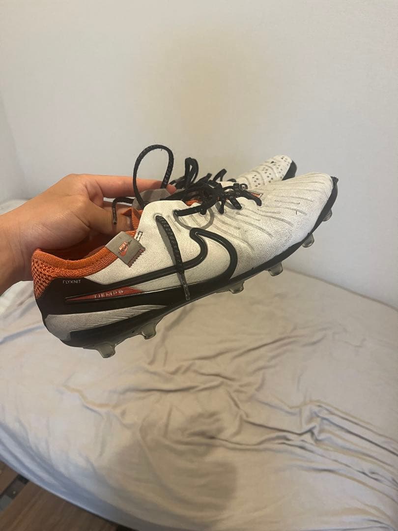 Nike ティエンポレジェンド10 AGサッカーシューズ ホワイト/オレンジ