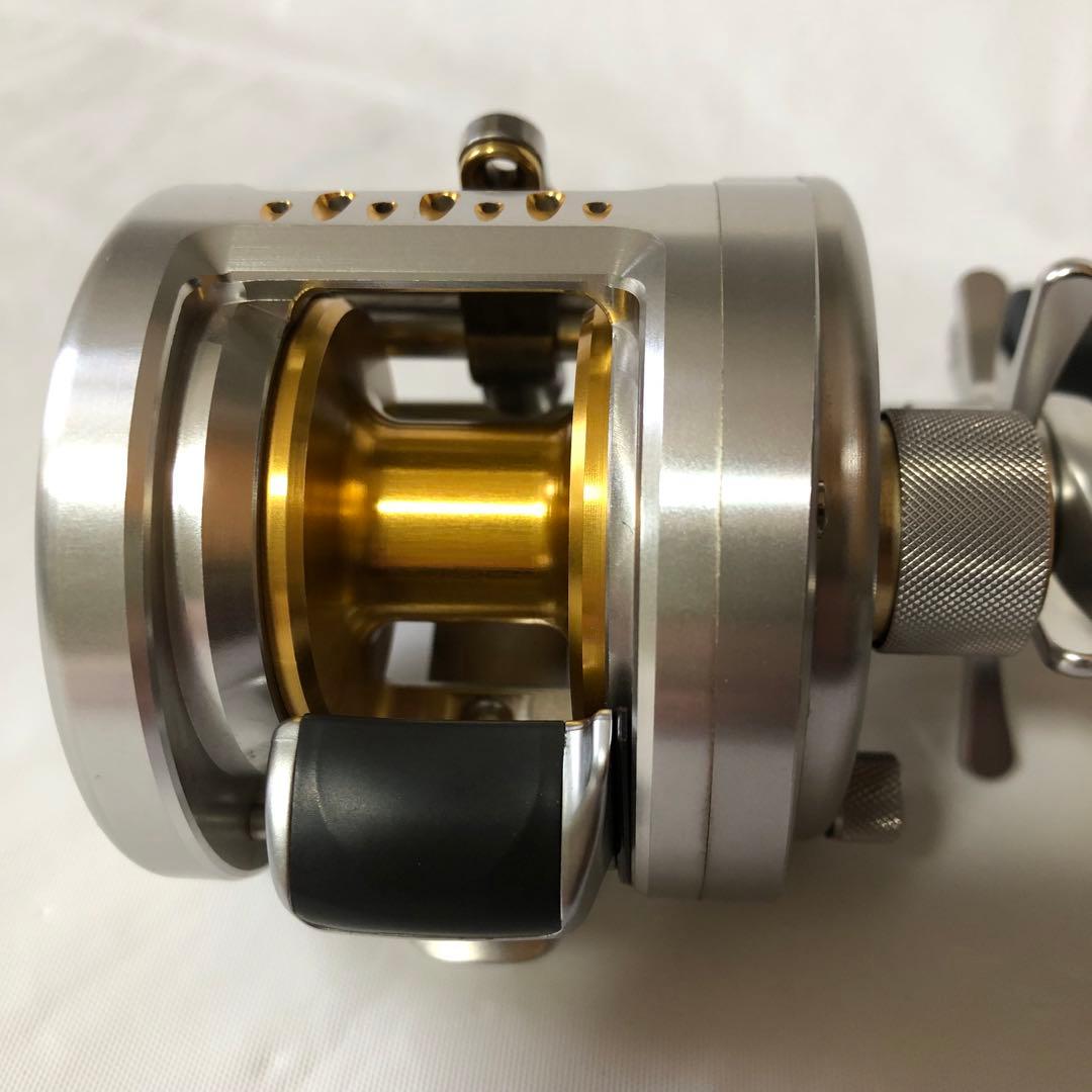 極美品　シマノ　10オシアカルカッタコンクエスト200 JHG リール　付属品付