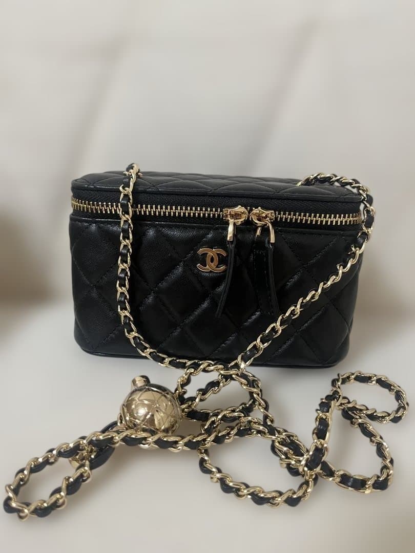 新品CHANEL ブラック キルティング ショルダーバッグ