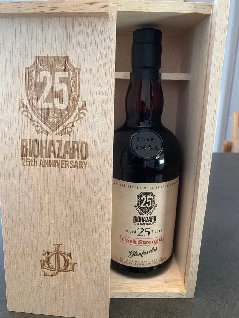 グレンファークラス25年カスク・ストレングス　バイオハザード25周年記念ボトル