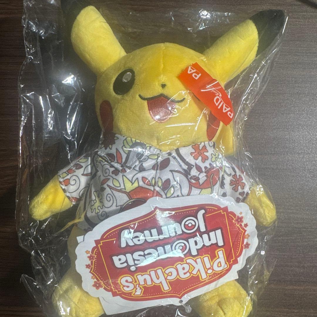 インドネシア　バティック　ピカチュウ　ぬいぐるみ