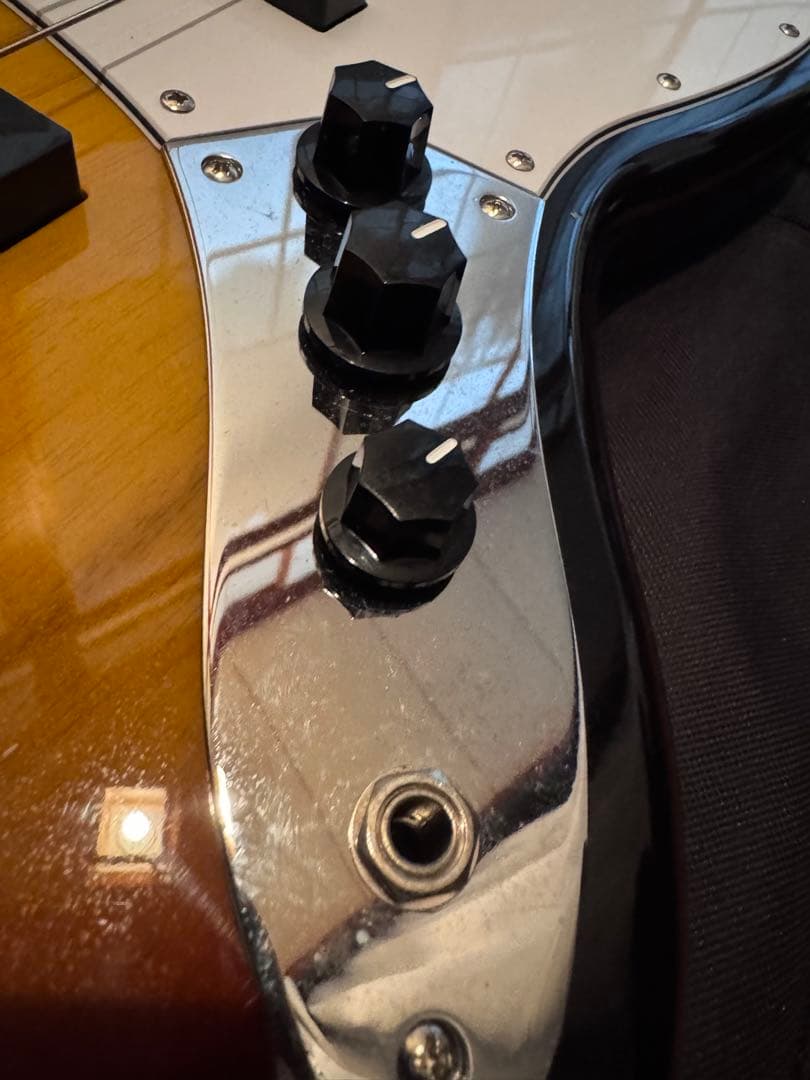 美品　レジェンド　エレキベース サンバースト ストラップ付き